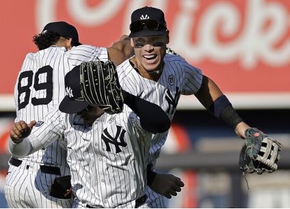 BREAKING-NEWS: Yankees Upgrade Their Offense And Defense With Two-Time All-Star Free Agent